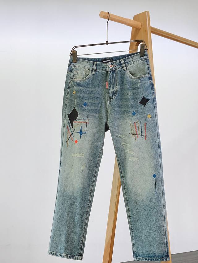 Dsquared2 D Squared's Spring/Summer 2025 collection: Artistic graffiti on a deni