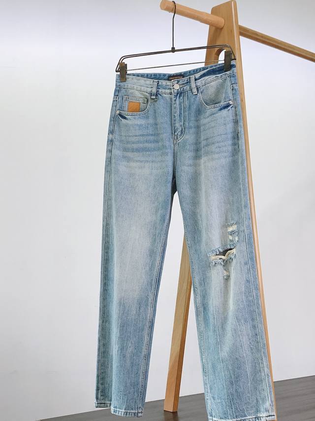 Louisvuitton's new spring/summer jeans are crafted from premium washed denim, me