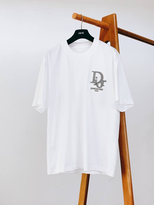 Dior Homme's new short-sleeved embroidered T-shirt from the Dior Homme Spring/Su
