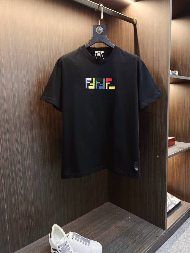 Fendi 25Ss new classic embroidered short-sleeve top, a celebrity style, made fro