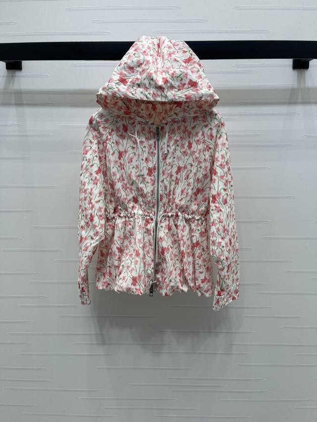 New, original, high-quality Loew* 2025 Early Fall Collection! Hooded, drawstrin