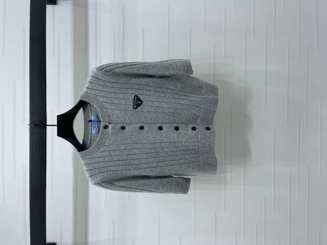 New, original, high-quality Prad* 2025 Early Fall collection! Cropped, knitted