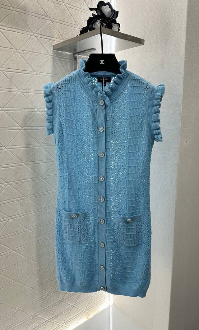 Chane*2025 New Arrivals DDD. Knitted vest skirt with a fungus-sleeve collar. cus