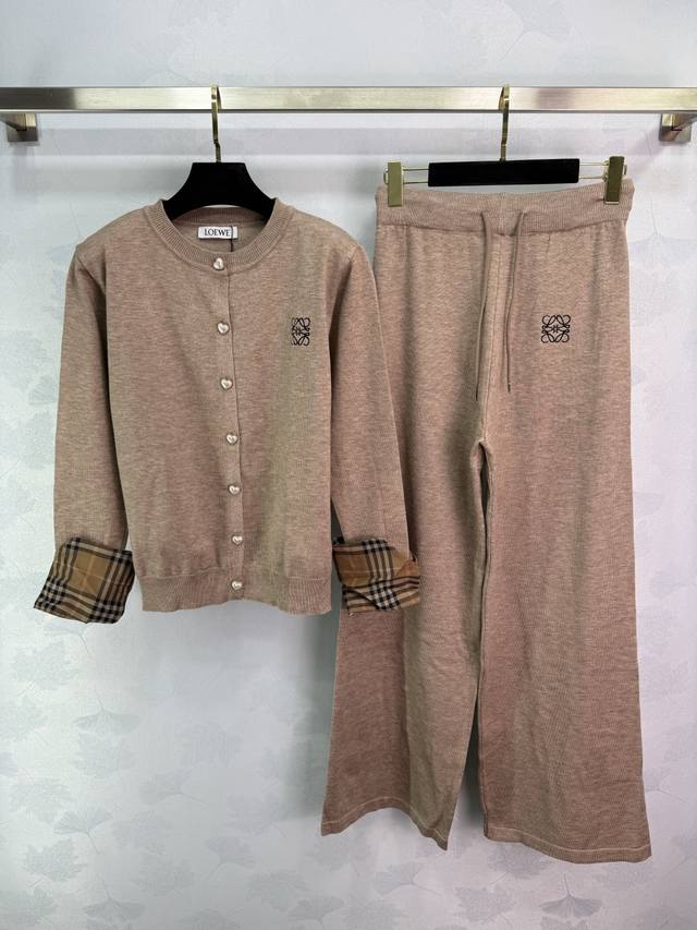 Loew*'s latest 2025 Early Fall collection! A crew-neck knitted long-sleeved card