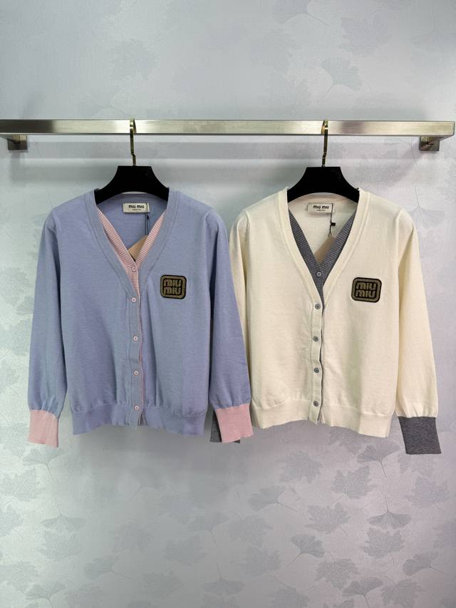 Miu*25 Early Fall new V-neck knitted cardigan, a faux two-piece design. Classic