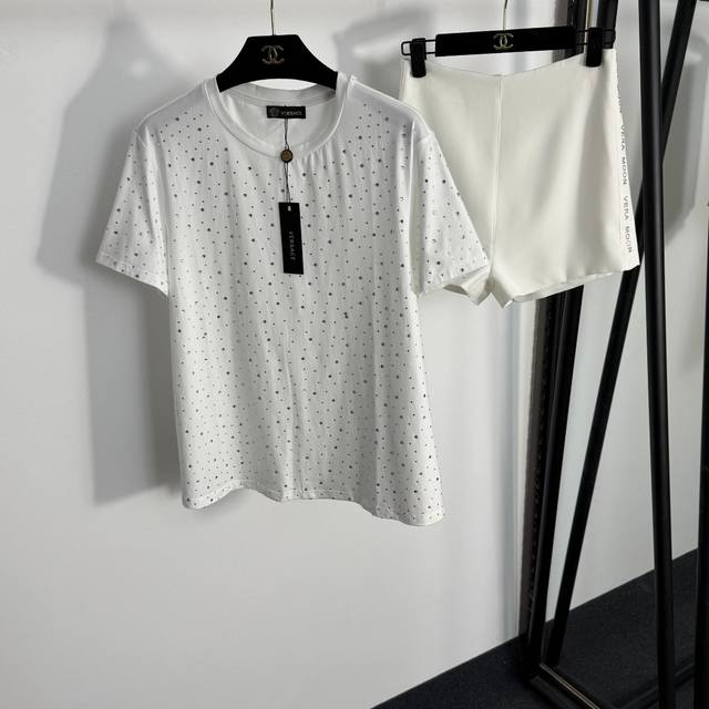 Style No. 20254682 Versac's newest set, a stylish short-sleeved T-shirt with rh