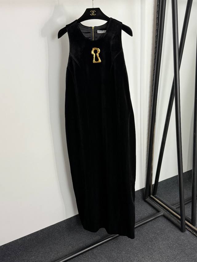 Style No. 20254676 Schiaparell's latest gold keyhole purple back zipper hip-hug