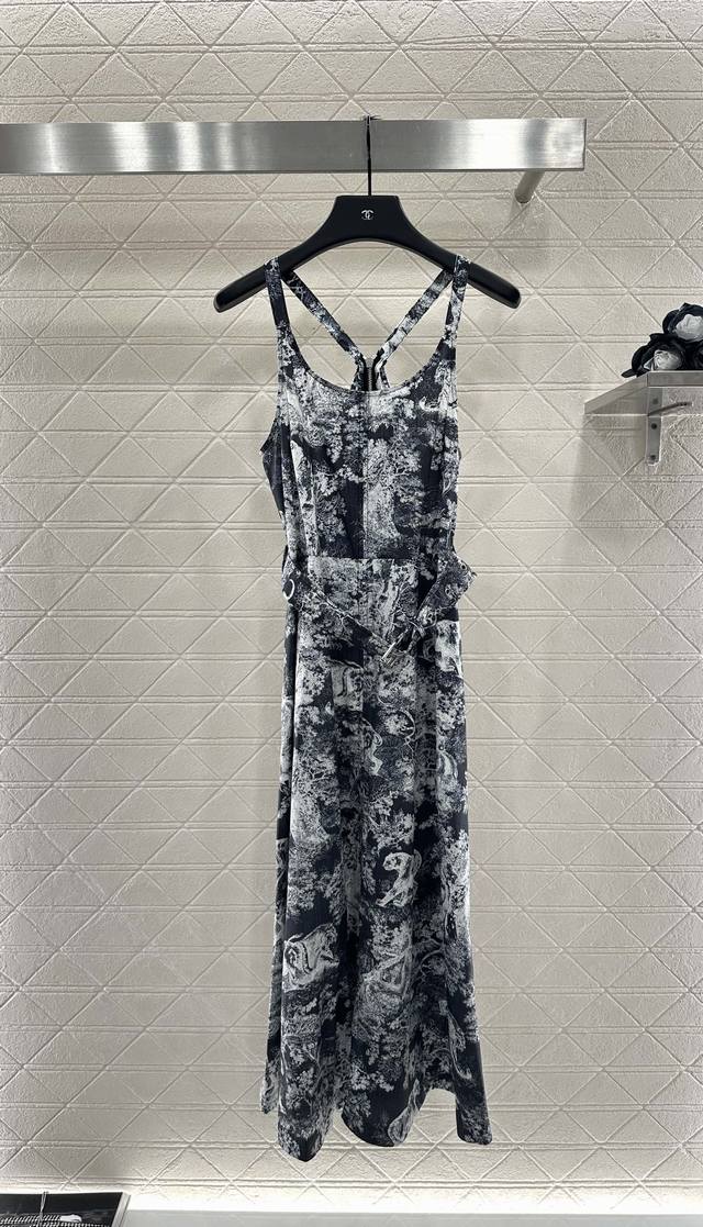 Dio* New arrival for 2025: belt-printed slip dress. Made of custom Yb twill cott