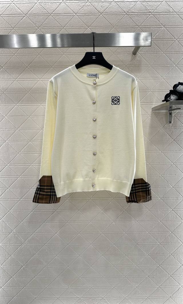Loew*2025 new arrivals: color-blocked knitted cardigan and trousers set. Custom-