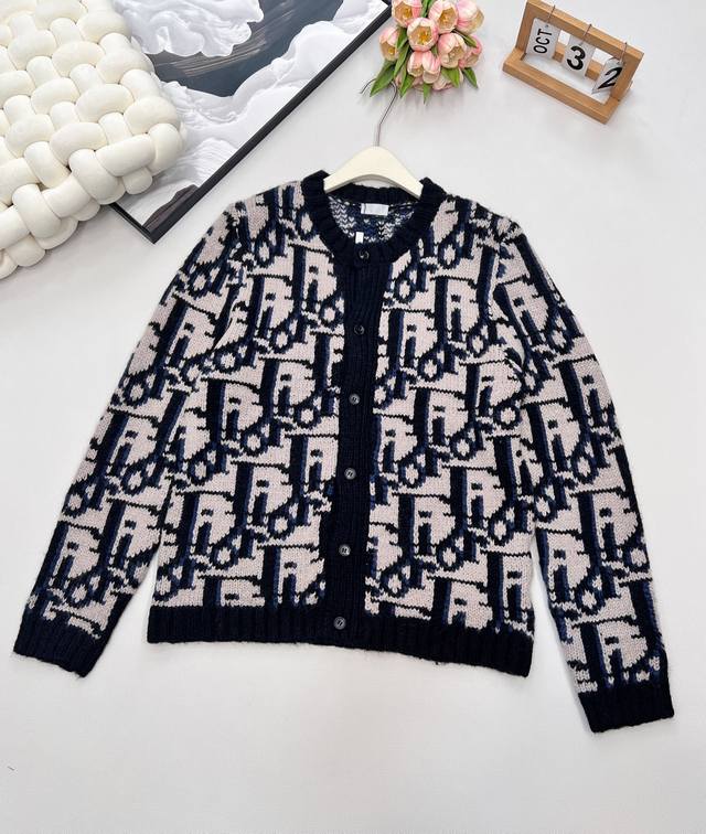 Dior's new old flower Oblique navy blue V-neck wool cardigan This sweater reinte