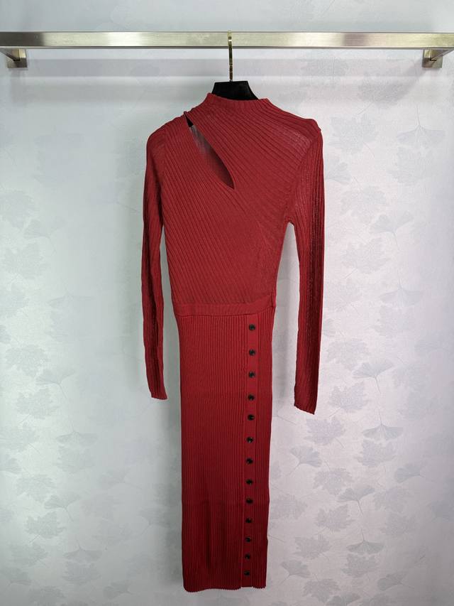 Se*2025 Early Fall new knitted dress with side cutouts and black button detailin