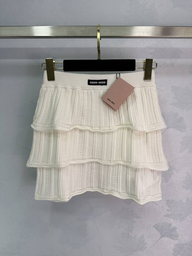 Miu*25 new cake skirt with three-layer ruffle design. Elastic high waist, slimmi