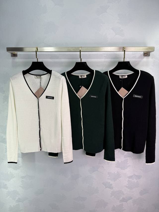 Miu*25 Early Fall new V-neck knitted cardigan with contrasting hems. A simple ye
