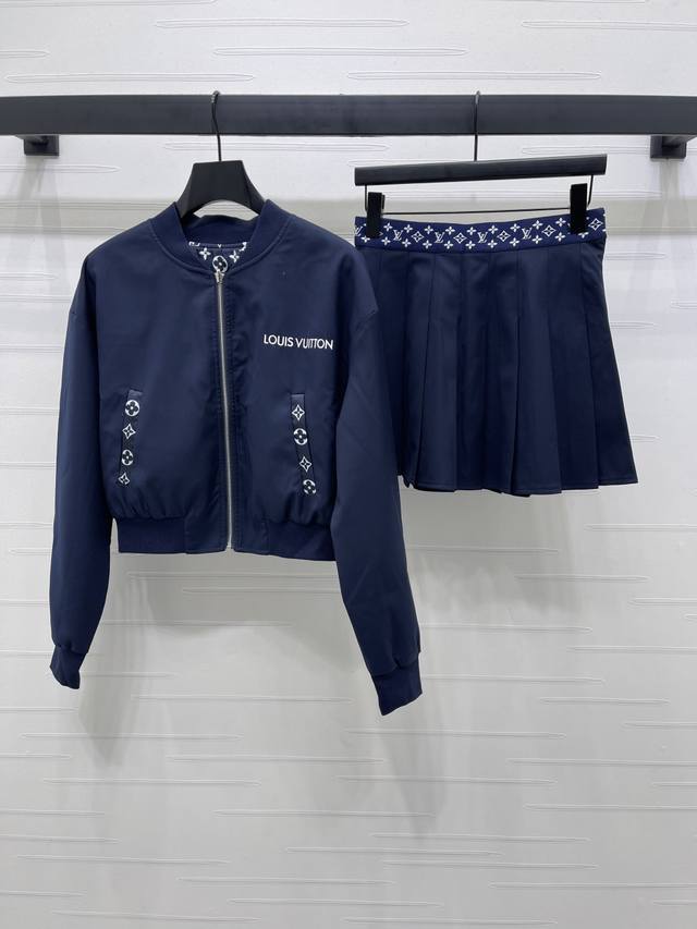 New, original, high-quality Louis Vui*Ton 2025 Early Fall collection! Contrast