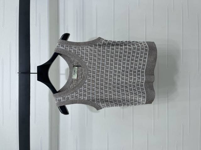 New, original, high-quality Fend* 2025 Early Fall Collection! Jacquard lettered