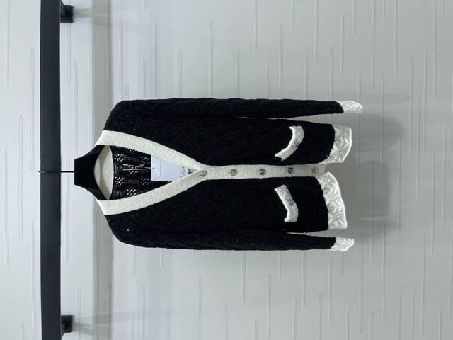 New, original, high-quality Chane* 2025 Early Fall collection! A contrasting kn
