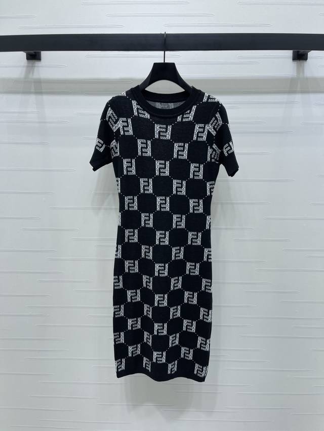 New, original, high-quality Fend* 2025 Early Fall collection! Round-neck jacqua