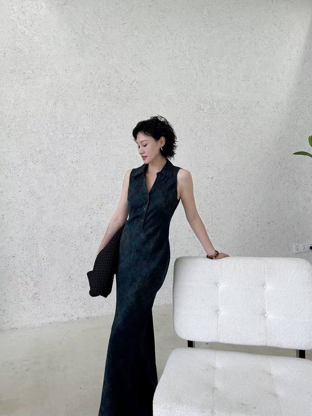 A hot-selling item, shipped in bulk! This blue sleeveless silk maxi dress offers