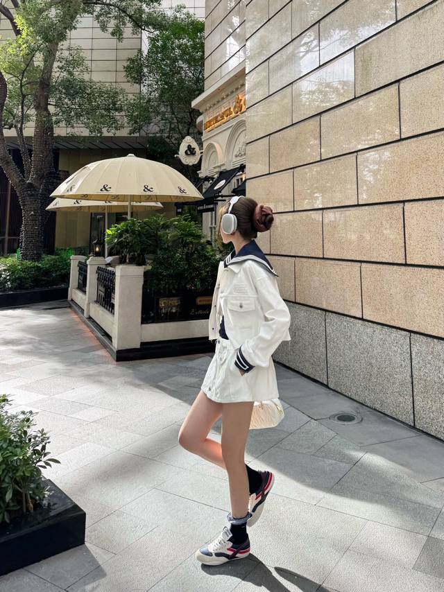 Miumiu Set Miumi*Fw's new early fall arrivals: navy-collar denim jacket and skir