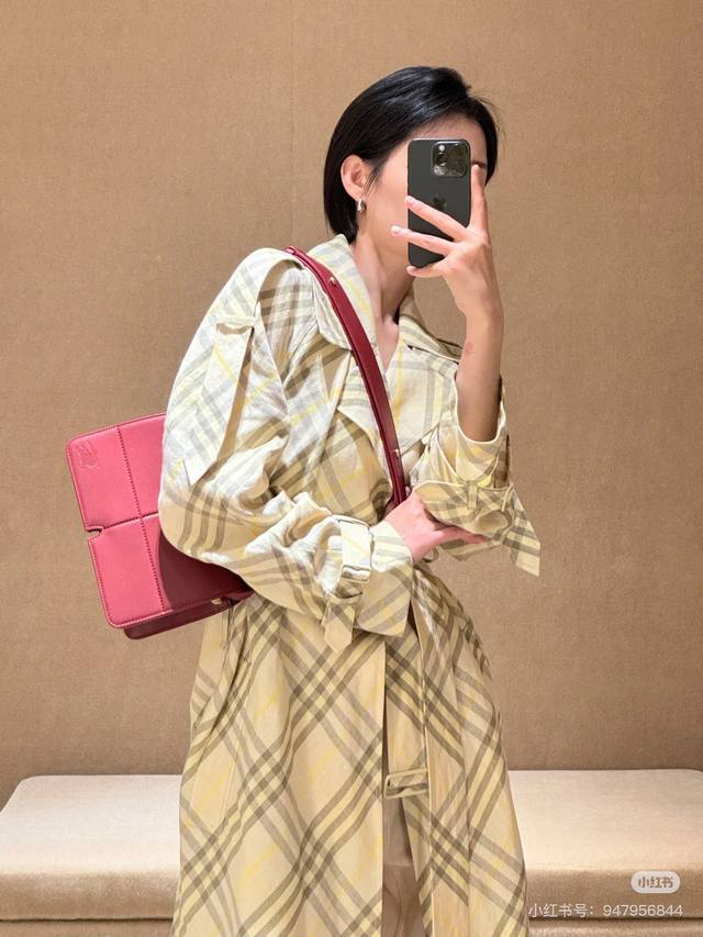 Sml Bur 24's new early fall plaid trench coat is simply eye-catching. This check
