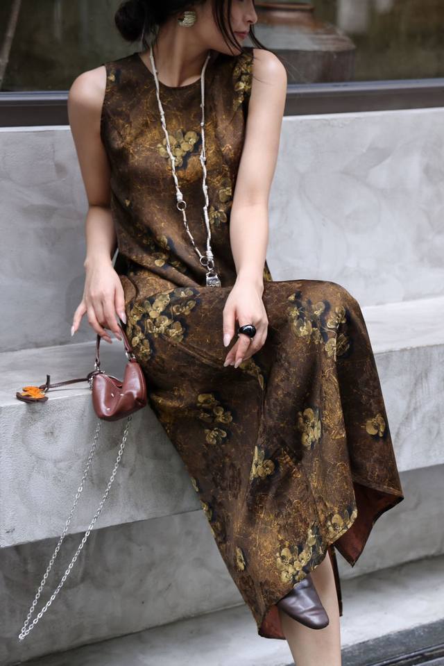 This super-popular, vintage-inspired rayon shantung dress is the perfect fusion