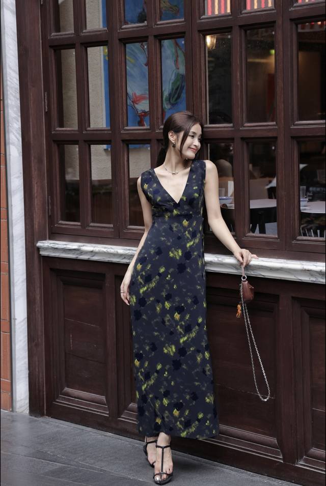 Exclusive hot item, shipping in bulk! This high-end, ink-dyed, bias-cut maxi dr
