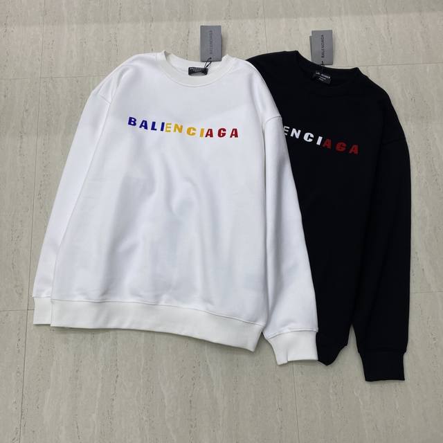 New arrival Real shot of a new printed round neck sweatshirt; made of soft and