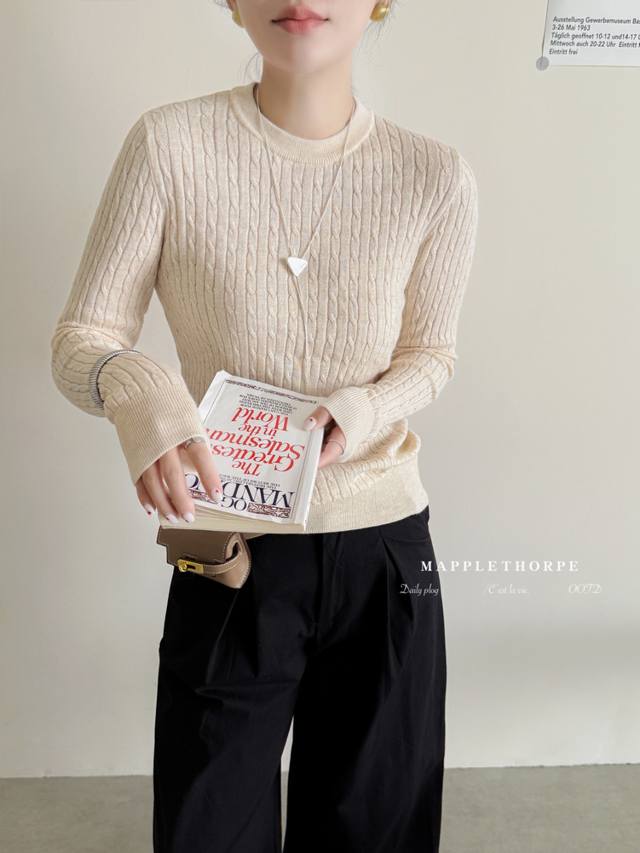 New round neck knitted top twisted round neck one size DDD