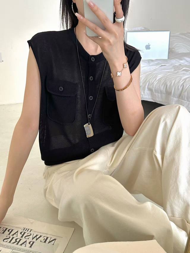 Korean style double pocket design round neck sleeveless knitted vest new style