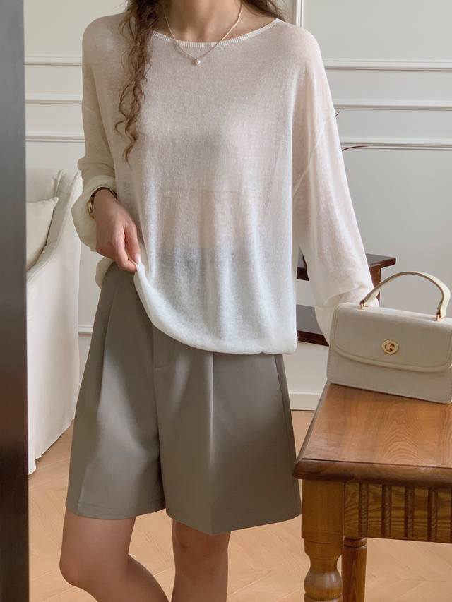 New holiday style long-sleeved T-shirt, loose and slim, versatile base top Ingr