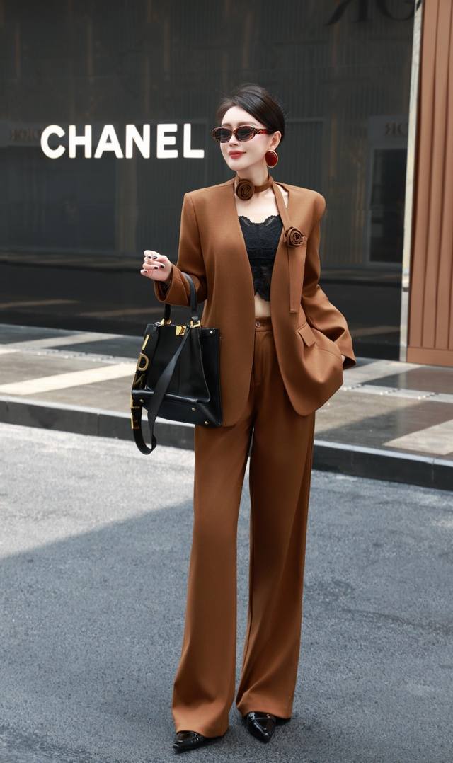 Wool blended imitation suit, with hand-tied neck flowers, cool and fashionable,