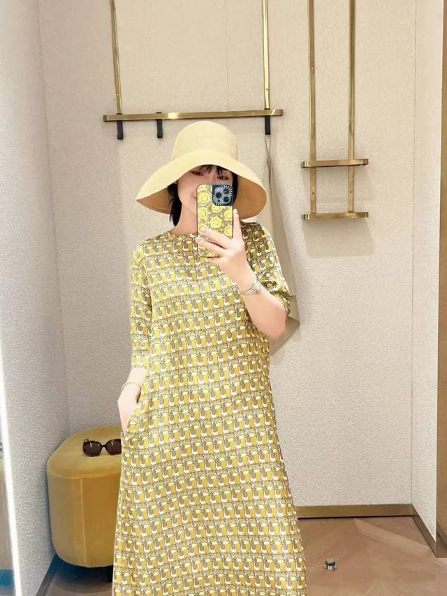 Mm's new early autumn silk long skirt is shipped in high-end custom colors. High
