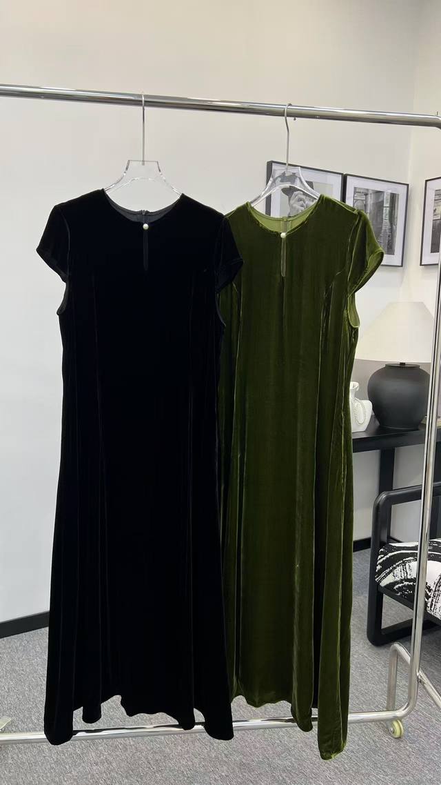 New arrival Pure color simple design elegant lady style pearl button slim silk