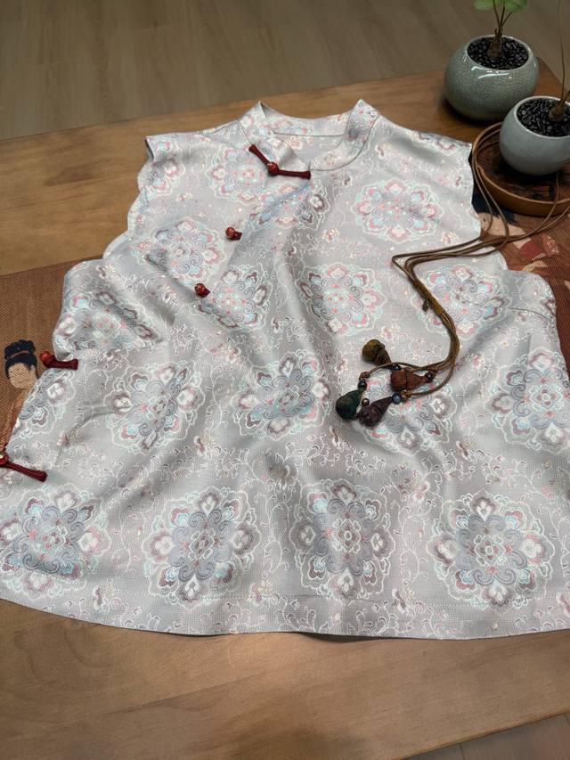 New silk different color radish vest DDD