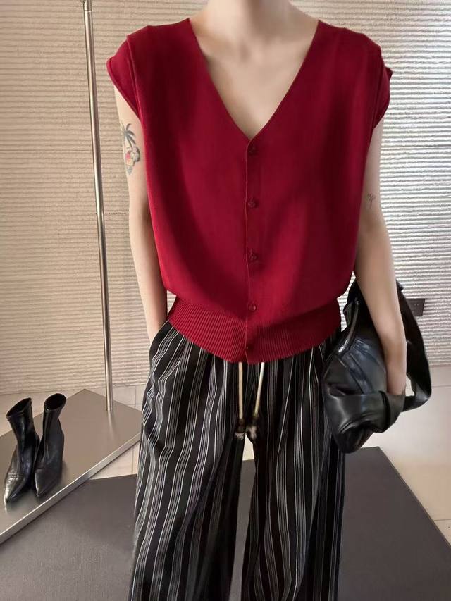 New Korean style minimalist V-neck buttoned short-sleeved knitted cardigan DDD