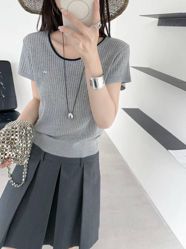 New fashion round neck short-sleeved sweater slim fit and slimming versatile bo