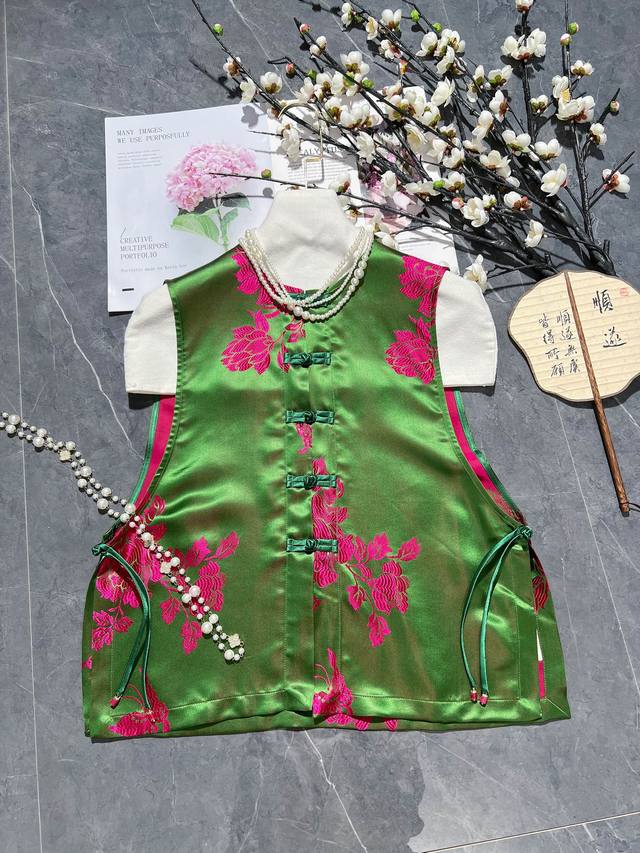 New mulberry silk old satin vest two colors of old satin slightly hooked are no
