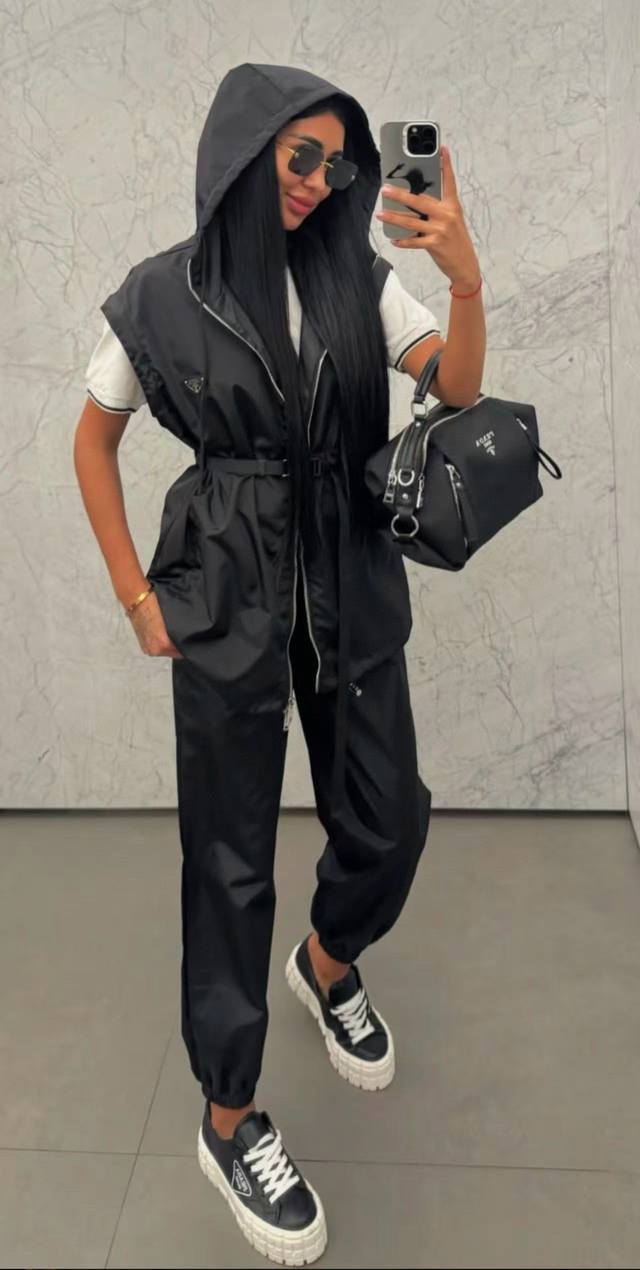 P triangle logo zipper jacket + trousers set sleeves detachable black Sml DDD
