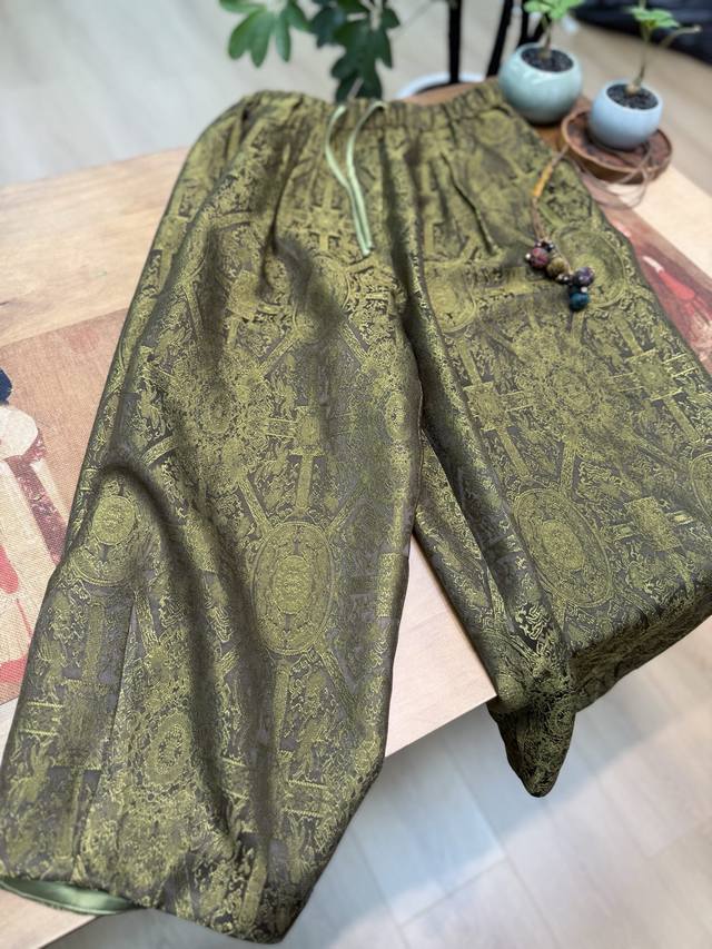 New silk straight leg cropped pants DDD