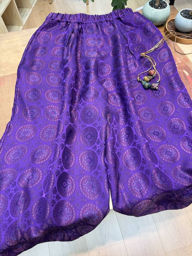 Early Autumn New Silk Brocade Cropped Pants DDD