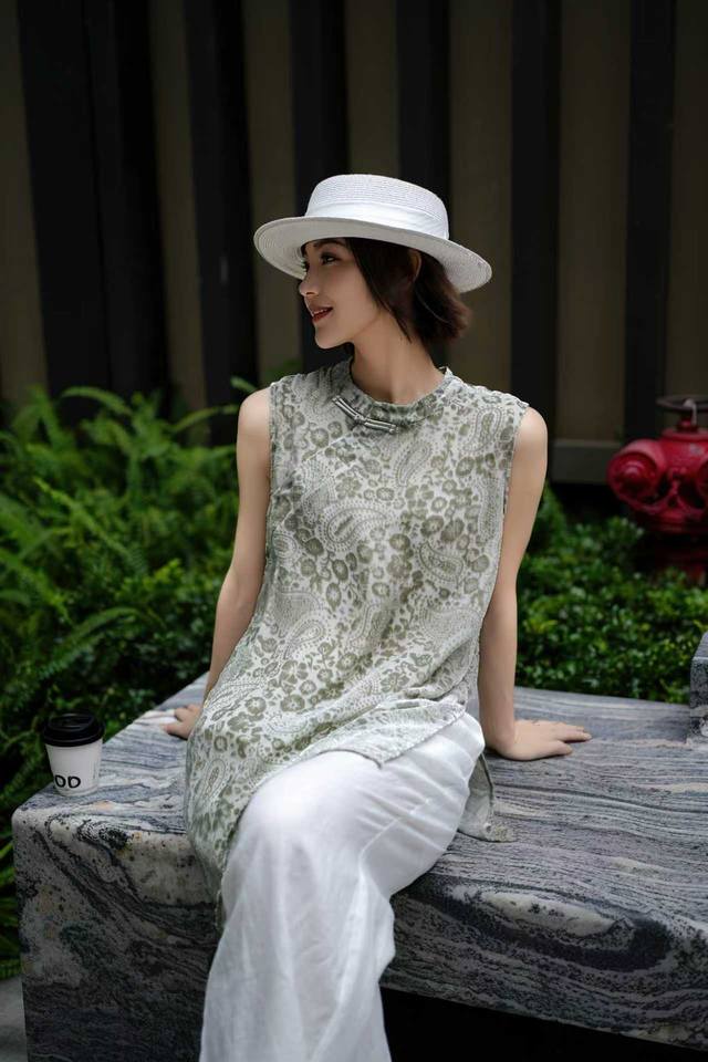 Early Autumn New Style. Cashew Flower Silk Flocked Retro Vest S-XL DDD