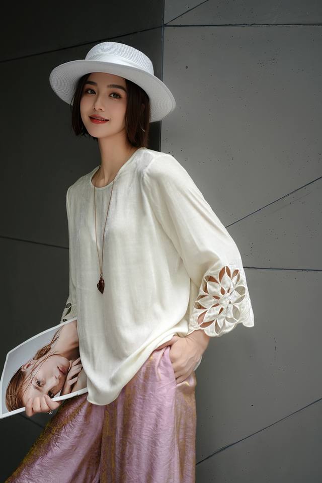 Early Fall New. 3/4 sleeves with hollow embroidery. S-XL Color: Off-white, blac
