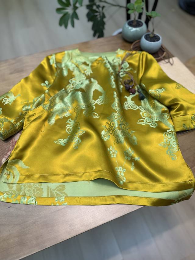 Early autumn new silk satin top DDD