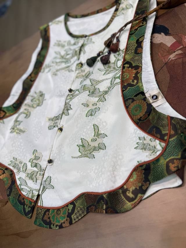 Two-color silk gilded Song brocade vest DDD
