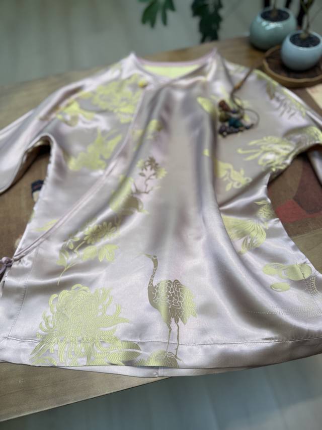 Early autumn new silk old satin top three colors DDD