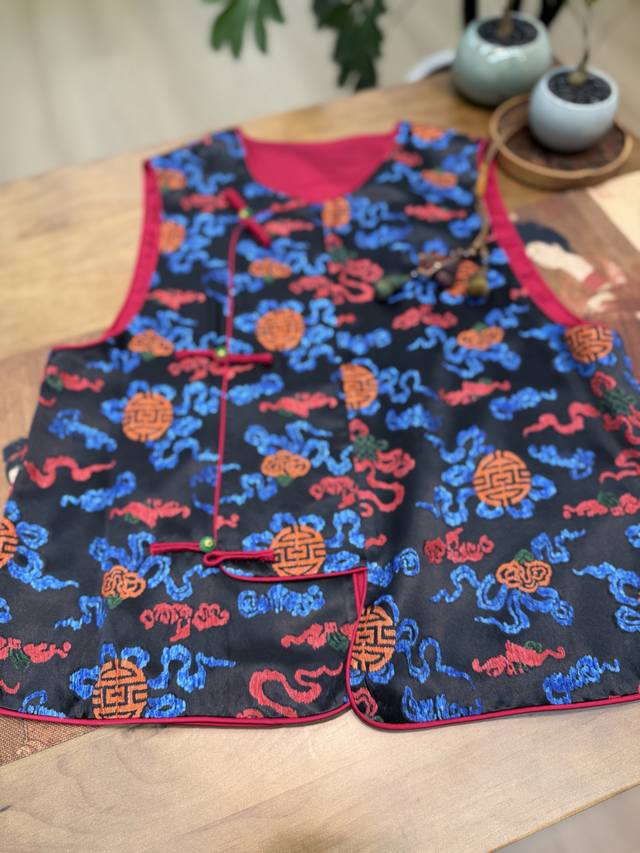 Early autumn new style silk crown wrinkled floral vest, three colors DDD