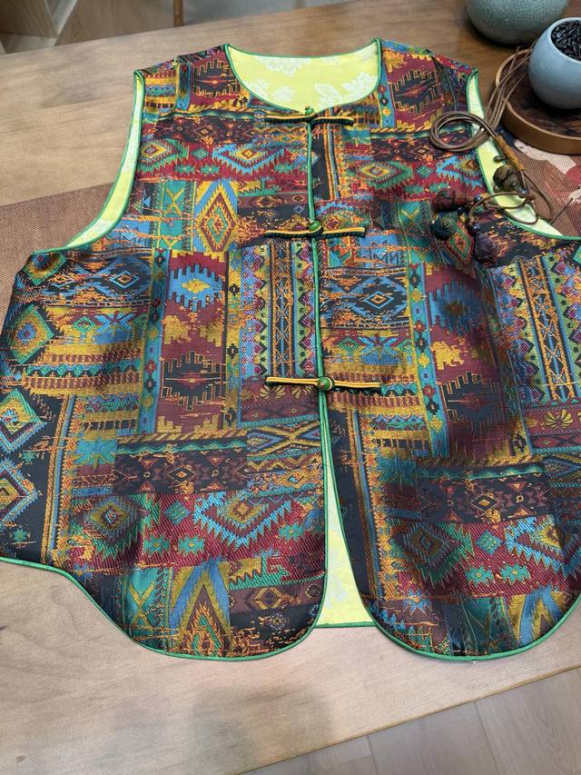Early Autumn New Vest DDD