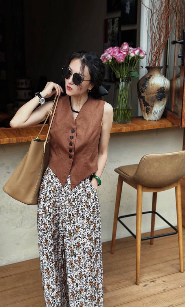 Simple and handsome linen print simple vest + wide-leg wide suit pants back elas