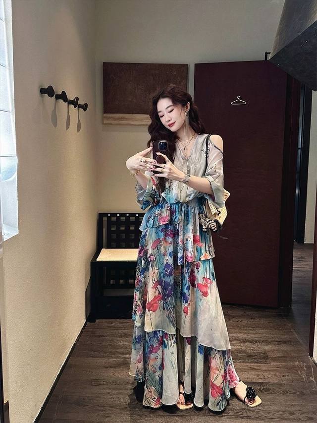 Light luxury high-end version of floral style, beautiful high-end ethnic style p