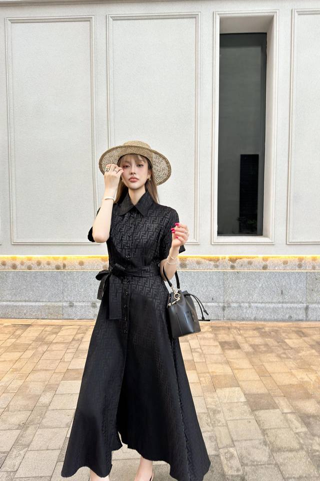 Fend* SS's new shirt dress is made of silky smooth fabric! Classic and stylish,